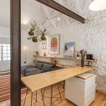 Apartamento Com Varanda, Muito Central, Ttl333 Lissabon